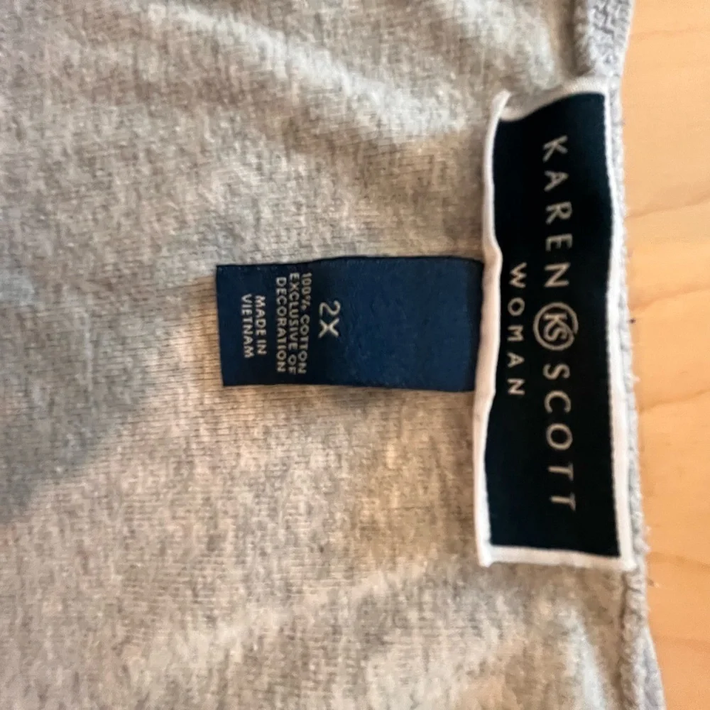 ~Karen Scott~ Gray Floral Embroidered Women's Top - Picture 6 of 7